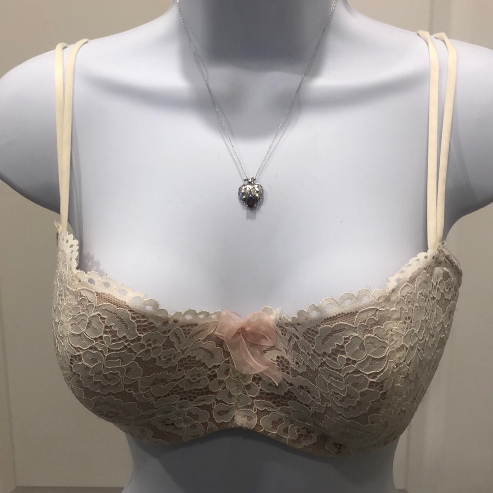 Victoria’s Secret Red lace underwire 34DD & b.tempt’d nude/pink,used, size 34DD